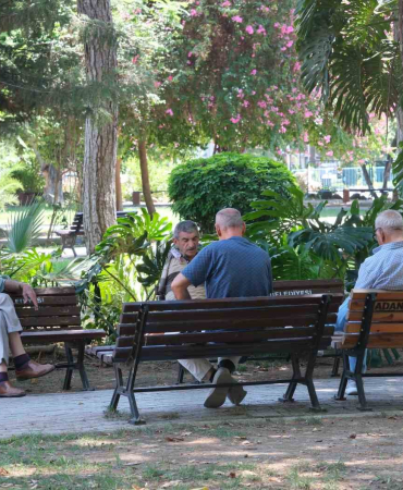Adana’da termometreler 41 dereceyi gösterirken hissedilen sıcaklık 50 dereceyi buldu