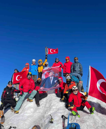 Ağrı Dağına Zafer Tırmanışı Yapıldı
