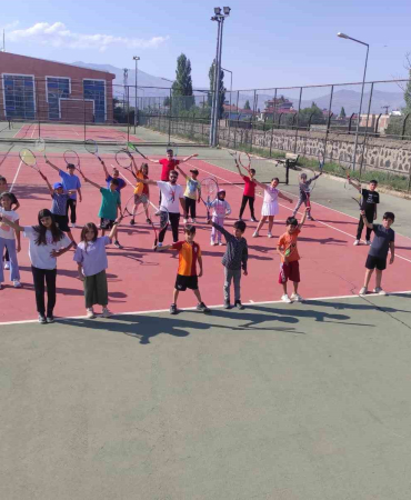 Ağrı Gençli̇k Ve Spor İl Müdürlüğü, Yaz Boyu 8 Bi̇n Genci̇ Sporla Buluşturdu