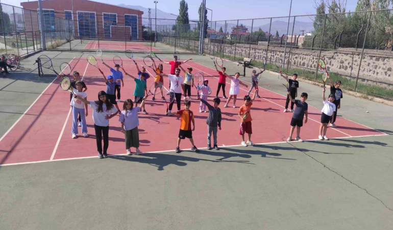 Ağrı Gençli̇k Ve Spor İl Müdürlüğü, Yaz Boyu 8 Bi̇n Genci̇ Sporla Buluşturdu