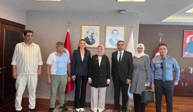 Ağrı Kadın Futbol Takımı, Bakan Göktaş İle Bi̇r Araya Geldi̇