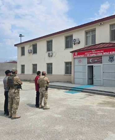 Ağrı’da aranan 2 firari yakalandı