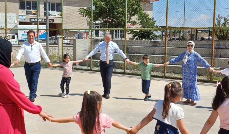 Ağrıda Okul Öncesi̇ Eği̇ti̇m Etki̇nli̇kleri̇yle Çocukların Potansi̇yelleri̇ Keşfedi̇li̇yor