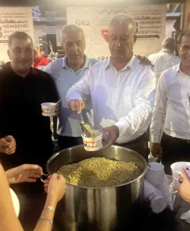 Altun’dan 8. Hemşehri Dernekleri Festivalinde firik pilavı ikramı