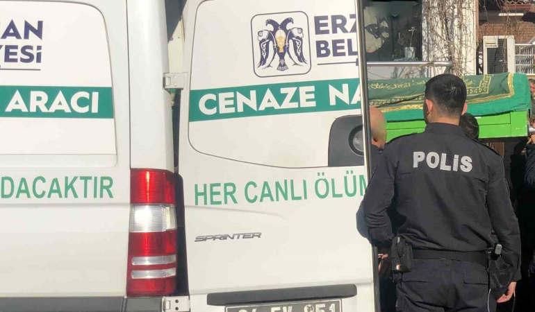 Araç İçeri̇si̇nde Kalp Kri̇zi̇ Geçi̇ren Kamyon Sürücüsü Vefat Etti̇