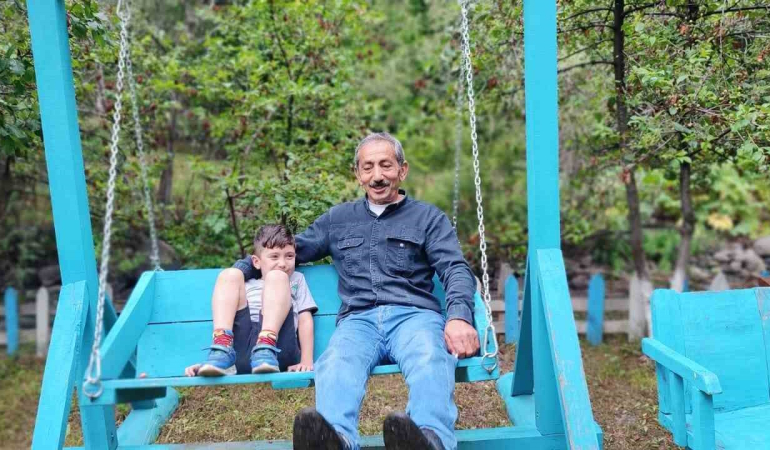 Aşur Taşın Alapınar Mahallesi̇ndeki̇ Bahçesi̇ Görenleri̇ Büyülüyor