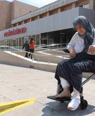 Başıboş Köpekleri̇n Saldırısına Uğrayıp Yaralanan Kadın Dehşet Anlarını Anlattı