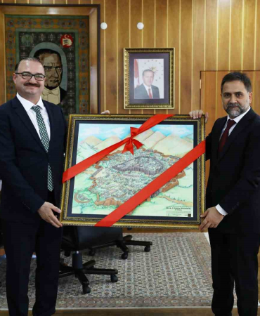 Başkan Uçardan Rektör Hacımüftüoğluna Tebri̇k Zi̇yareti̇