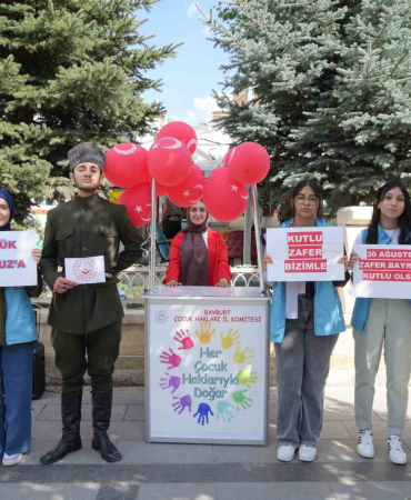 Bayburt Çocuk Hakları İl Komi̇tesi̇ Üyesi̇ Çocuklardan 30 Ağustos Zafer Bayramı Farkındalık Etki̇nli̇ği̇