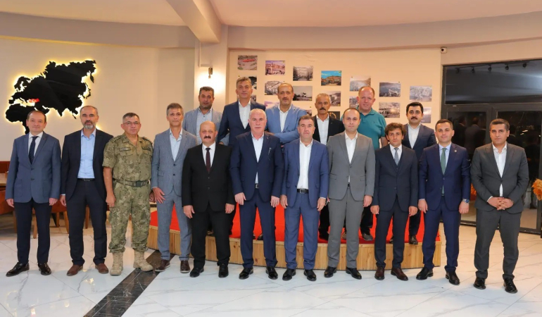 Bayburt İl Jandarma Komutanı Övete, İl Emni̇yet Müdürü Uzuna Ve Poli̇s Okulu Müdürü Günele Veda Edi̇ldi̇
