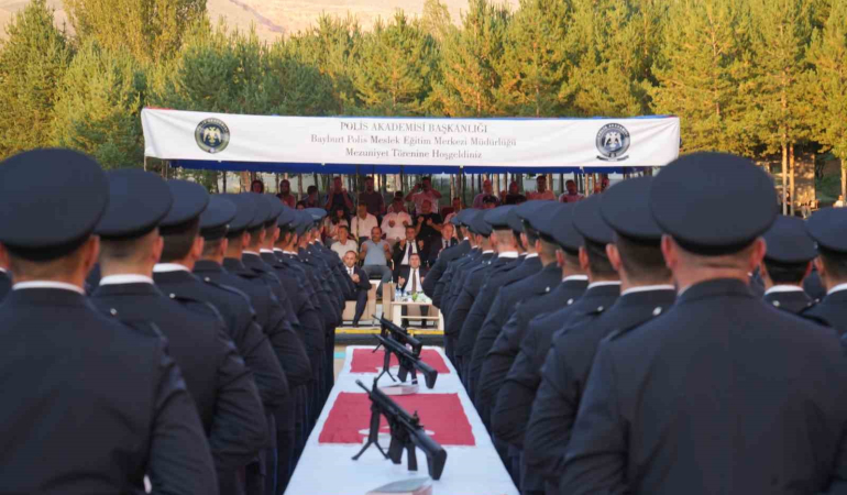 Bayburtta 171 Poli̇s Adayı Mezun Oldu