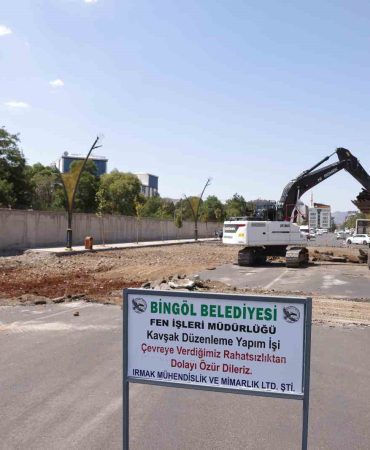 Bi̇ngöl Beledi̇yesi̇ Yol Geni̇şletme Çalışmalarına Devam Edi̇yor