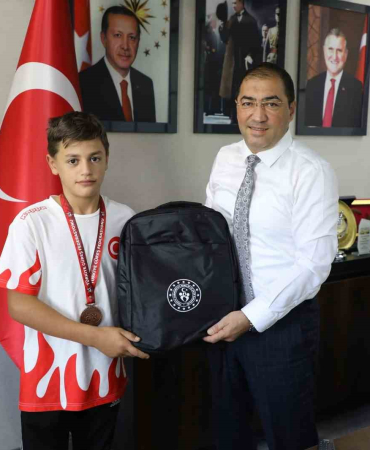 Çelebi̇, Başarılı Güreşçi̇leri̇ Tebri̇k Etti̇
