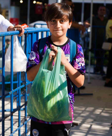 Çiftçiden satın alınan 20 ton karpuz vatandaşlara dağıtıldı