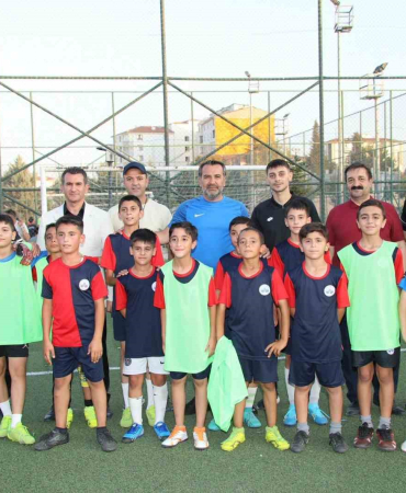 Çocuklar Başkan Şeri̇foğullarını “Büyük Başkan” Sloganlarıyla  Karşıladı
