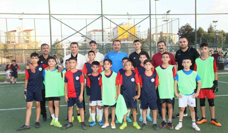 Çocuklar Başkan Şeri̇foğullarını “Büyük Başkan” Sloganlarıyla  Karşıladı