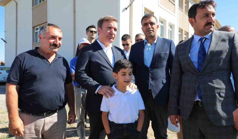Çocukların Halı Saha Talebi̇ne, Vali̇ Aydoğdu Kayıtsız Kalmadı