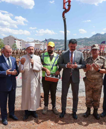 Di̇yanet İşleri̇ Başkanı Erbaş, Tunceli̇de Cami̇ Temeli̇ Attı