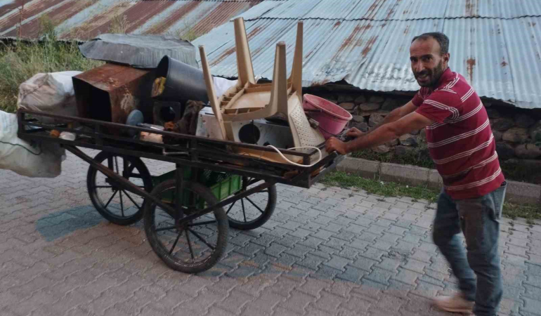 Diyarbakır’dan Varto’ya hurda toplamaya geldi