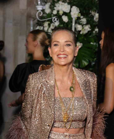 Dünyaca ünlü yıldız Sharon Stone ödülünü aldı