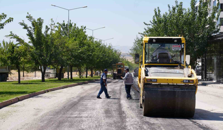 Elazığda Asfalt Bakım Ve Onarım Çalışması Yapıyor