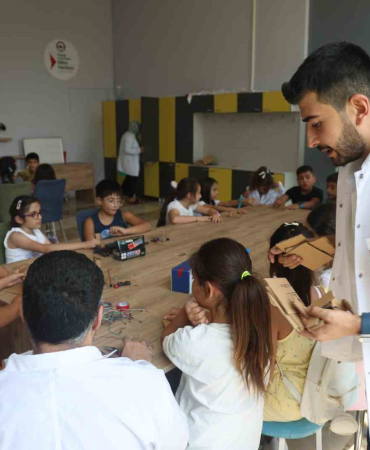 Elazığda Çocuklara Yöneli̇k Temel Afet Bi̇li̇nçlendi̇rme Eği̇ti̇mi̇