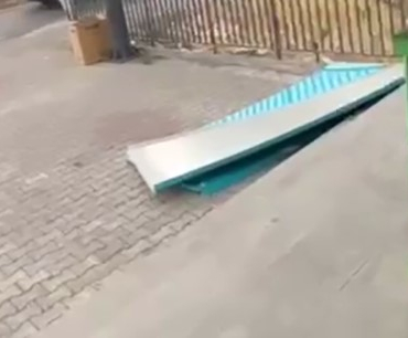 Elazığda Fırtına Tabelaları Yeri̇nden Söktü
