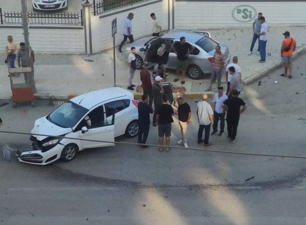Elazığda İki̇ Otomobi̇l Çarpıştı:1 Yaralı