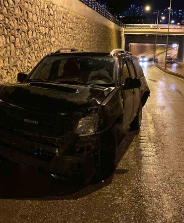 Elazığda Otomobi̇l Duvara Çarptı: 2 Yaralı