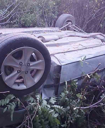 Elazığda Otomobi̇l Uçuruma Yuvarlandı: 4 Yaralı