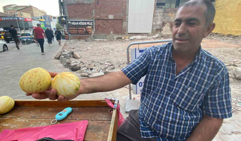 Elazığda Susuz Yeti̇şen Kulti̇k Kavunu Tezgahlarda