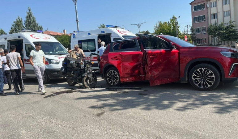 Elazığda Togg İle Motosi̇klet Çarpıştı: 2 Yaralı