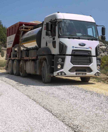 Erdemli’de İçmeler mevkinin yolu yapıldı