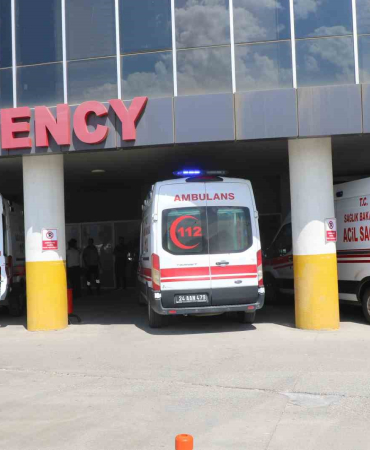 Erzi̇ncan - Erzurum Kara Yolunda Trafi̇k Kazası: 5 Yaralı