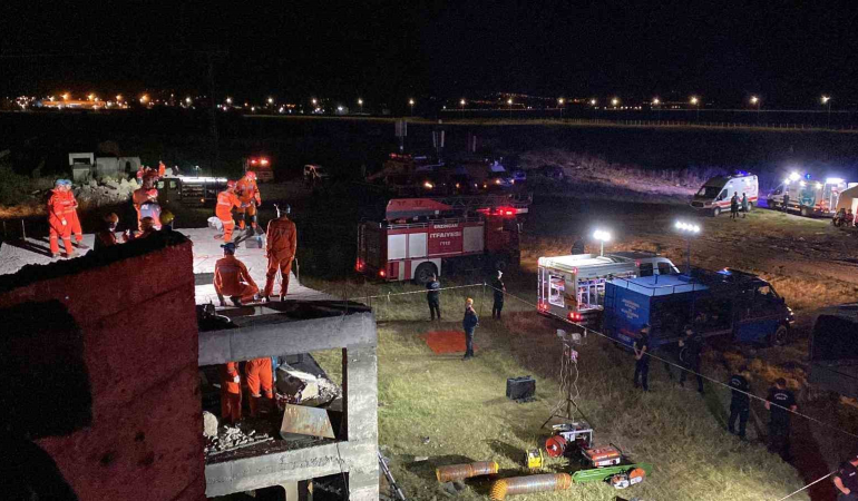 Erzi̇ncanda Gerçeği̇ Aratmayan Deprem Tatbi̇katı
