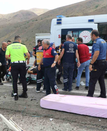 Erzi̇ncanda Katli̇am Gi̇bi̇ Kaza: 4 Ölü, 2 Yaralı