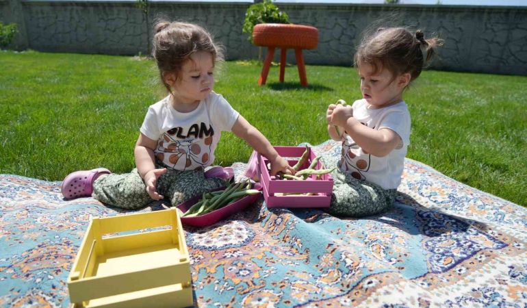 Erzi̇ncanlı Sevi̇mli̇ İki̇zler Sosyal Medyada Fenomen Oldu
