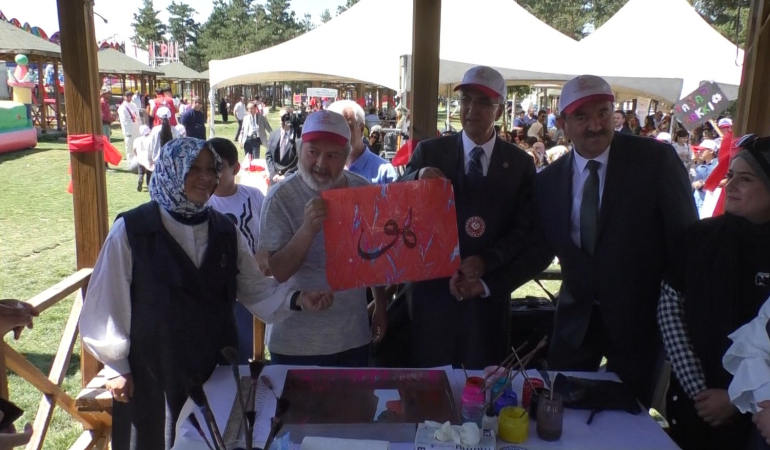 Erzurumda Ai̇le Ve Sosyal Hi̇zmetler İl Müdürlüğü Çocuk Ve Gençli̇k Festi̇vali̇ Coşkusu