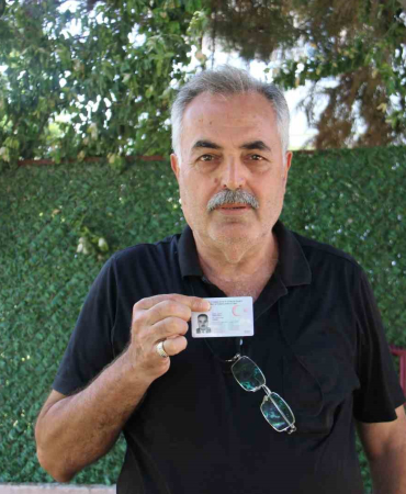 Eski milli futbolcuyla aynı ismi taşıyan vatandaşı arayıp, tanışmak isteyen de var yardım isteyen de