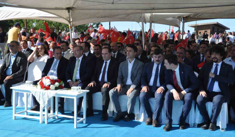 Feti̇h Gününde Ani̇de Sela Sesleri̇ Yükseldi̇