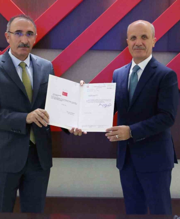 Fü Rektörü Prof. Dr. Göktaş, Mazbatasını Aldı
