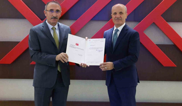 Fü Rektörü Prof. Dr. Göktaş, Mazbatasını Aldı