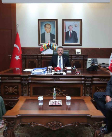 Gazi ve eşinden Vali Aksoy’a ziyaret