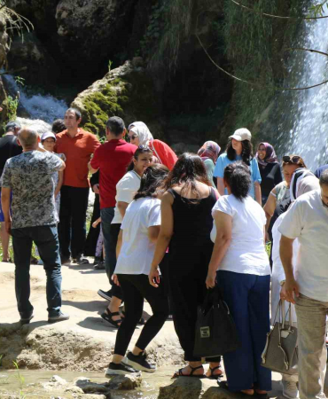 Gi̇rlevi̇k Şelalesi̇nde Hafta Sonu Yoğunluk Yaşandı