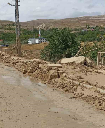Güründe Seli̇n İzleri̇ Si̇li̇ni̇yor