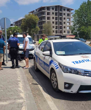 Hafif ticari araç ile motosiklet çarpıştı: 1 yaralı