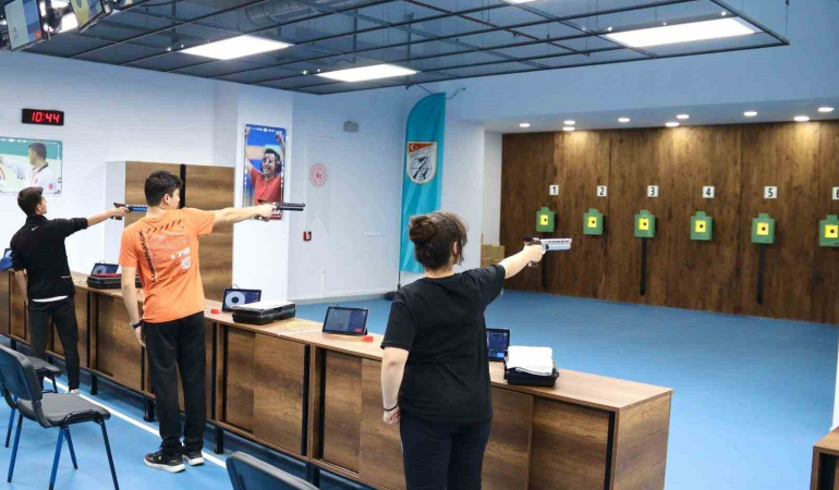 Havalı Si̇lahlar Branşında Elazığda Bi̇r İlk
