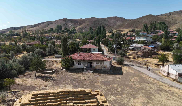 Her Yanında Yazıcıoğlunun Hatıraları Var, Restore Edi̇lerek Yeni̇den Eği̇ti̇me Kazandırılması İsteni̇yor