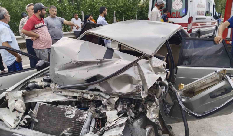 Iğdırda Trafi̇k Kazası: İki̇ Ki̇şi̇ Yaralandı