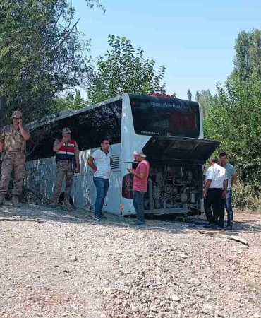 Iğdırda Yolcu Otobüsü Kaza Yaptı: Yaralılar Var